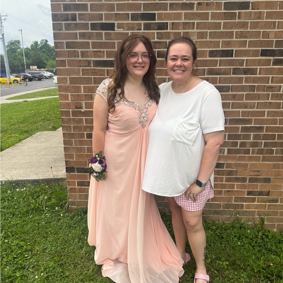 Meet your Posher, Jennifer - Picture 2 of 7